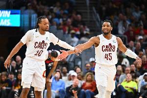 輪著來？加蘭返回更衣室 米切爾此前剛回好在無礙