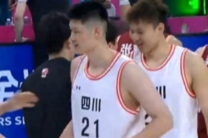 無(wú)力回天！胡金秋14中8空砍全場(chǎng)最高21分外加5板 罰球6中4