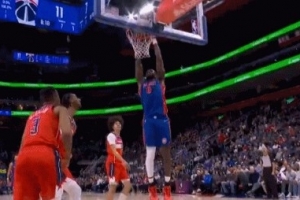 自己加難度？杜倫吃餅雙手扣籃扣飛 但自投自搶單臂隔扣薩爾！