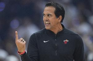 斯波談絕殺：助教奎因發(fā)明的&我讓他畫出來(lái) 戰(zhàn)術(shù)條我們留4年了