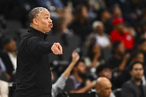 轉折點！泰倫-盧第二節(jié)領先14分主動暫停 老鷹20-3反超扭轉勢頭