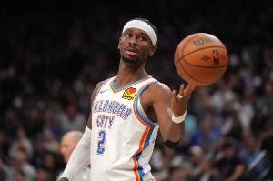 真是防不?。啔v山大反擊對(duì)抗追夢(mèng) 歐洲步拉桿上籃2+1！