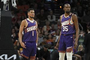 美記：太陽是布克的球隊 之前KD在布克必須收斂現(xiàn)在可以放開掄