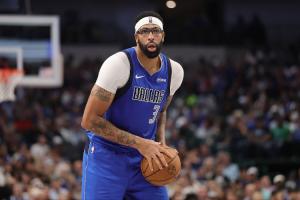 合同剩3年約1.7537億~名記：獨(dú)行俠未來數(shù)月或評估濃眉的交易市場