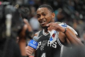 米奇：福克斯缺陣許久想立刻找到節(jié)奏不容易 他還需要點(diǎn)適應(yīng)空間