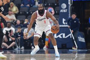 殺傷可以！哈登半場9中5砍全隊(duì)最高19分外加4板3助 罰球8中8