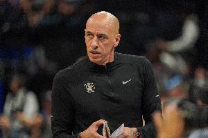 威少談主教練：輸球完全不應(yīng)該歸咎于他 他沒法代替我們上場