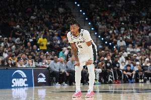 危險(xiǎn)信號(hào)！庫(kù)里過(guò)掉文班亞馬 卡斯?fàn)栄a(bǔ)防領(lǐng)個(gè)人第四犯