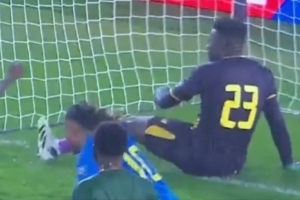 咫尺天涯！奧納納近角撲救不及癱坐在地，喀麥隆遭絕殺無緣世界杯