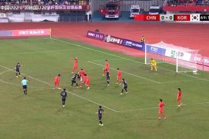 沒(méi)有點(diǎn)球！韓國(guó)U22球員禁區(qū)內(nèi)倒地，主裁果斷判罰沒(méi)有犯規(guī)