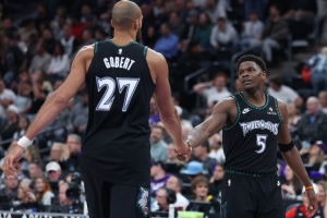 華子：戈貝爾禁區(qū)接球后表現(xiàn)進步很多我很信任他 會更多給他傳球