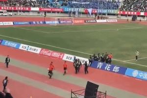 球員飛踹裁判后續(xù)！川超回應(yīng)：公安機(jī)關(guān)對涉事人員進(jìn)行調(diào)查處理