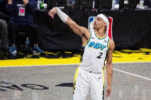 靈動飄逸！內(nèi)姆哈德突破回環(huán)拉桿上籃打破四分鐘得分荒