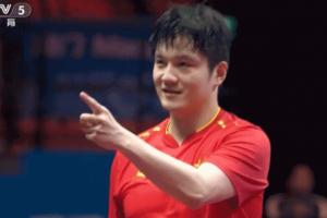 叒是姆巴佩同款？樊振東慶祝比劃了手勢(shì)1和2，然后向觀眾致意