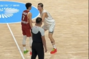 真·盯人戰(zhàn)術(shù)！張懿趙杰小組賽曾一直寸步不離地跟著李悅洲