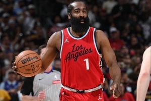 雖遲但到！哈登晃暈普理查德拋投得手 隨后再中三分迫近比分