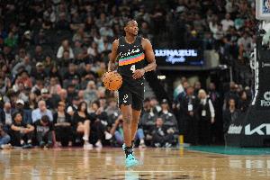 逮著你就各種打！國王防守千瘡百孔 無文班馬刺首節(jié)三分17中8