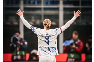 迎來國家隊生涯首個大賽?哈蘭德社媒慶祝晉級世界杯：終于！