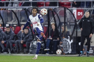 斯彭斯曾賽后忽視弗蘭克，圖赫爾：不喜歡這樣，國(guó)腳應(yīng)有行為標(biāo)準(zhǔn)