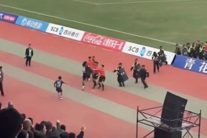 川超涼山隊隊員賽后飛踹主裁，律師：或面臨拘留、罰款與長期禁賽