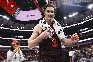 場(chǎng)均21.8+10.4+9.4！吉迪賽季前11場(chǎng)達(dá)成200+100+100 隊(duì)史最快