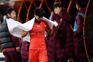 汪士欽本屆表現(xiàn)：踢呲致丟球+報(bào)復(fù)動(dòng)作染紅，擊敗韓國U22踢滿全場