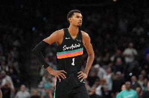 ?？怂梗何陌嘤袧摿Τ蔀樽顐ゴ笄騿T之一 追逐偉大之路上我們相伴