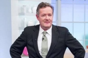 蘇格蘭直通世界杯，摩根曬穿方格裙照片：從未感覺(jué)自己如此蘇格蘭