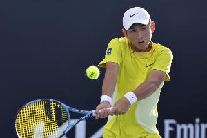 全運(yùn)會(huì)網(wǎng)球男單半決賽，商竣程直落兩局2-0擊敗周意