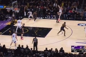 真是不講理！馬爾卡寧面對里夫斯 原地干拔后仰打成3+1回應(yīng)！