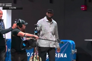 提前五個多小時！晚間7點半的比賽 詹姆斯下午2點15就到場備戰(zhàn)