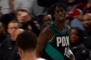 吃我一餅！楊瀚森助攻西索科 一次運(yùn)球就上籃！