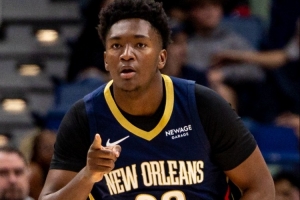 新秀賽季31分鐘砍30分9板4助2斷2帽！奎因比肩文班 史上僅此二人