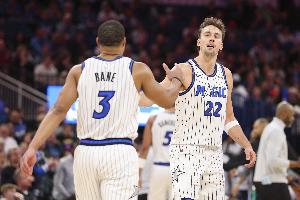 NBA彩經(jīng)：魔術擊沉快船 國王擒下灰熊 76人力克雄鹿 馬刺難敵老鷹