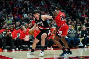 拓記：今日楊瀚森展示了低位技巧 雖只得2分但對防守的理解更好了