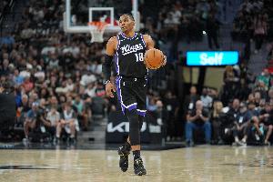 表現(xiàn)積極！威少半場5中2拿到5分5板3助2斷