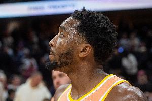 開得太遲！米切爾17中8&三分9中3得21分2助2斷 末節(jié)19分未能救主