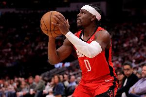 對(duì)秒米切爾？阿隆·霍勒迪連續(xù)三分、2+1 末節(jié)砍下14分了！