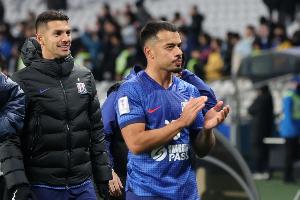 記者：李可因傷沒有參加全隊賽前合練，明天能否首發(fā)是個未知數(shù)