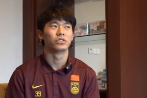 胡荷韜：其實(shí)傷病并沒(méi)有完全好，再把自己當(dāng)年輕球員是一種松懈