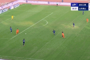 可惜！澤卡中路精妙直塞做球，瓦科推射擊中立柱