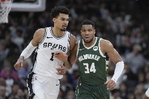 傷病如潮！美記：昨天的四場(chǎng)比賽里每個(gè)隊(duì)都有全明星球員缺陣