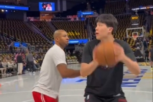 今天能有多少時間？楊瀚森賽前熱身 對抗后勾手+暴扣 三分6中6