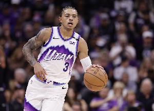 表現(xiàn)還行！基昂特·喬治10中6&三分4中2拿到20分 另有3板8助