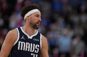 太難了！弗拉格球沒(méi)給好 克萊超遠(yuǎn)絕平三分不中