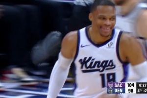 越戰(zhàn)越勇！威少底角接球 迎著防守果斷開(kāi)炮三分命中