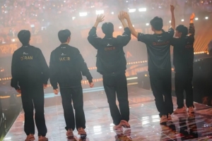 Faker：比賽結(jié)束回到韓國(guó)后，我想著明年要更加努力