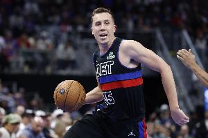 純射手！鄧肯·羅賓遜6投5中全是三分球 高效射落15分