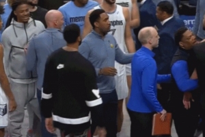 賽后場下的莫蘭特稱克萊是流浪漢 引發(fā)雙方口角 后被及時(shí)拉開了