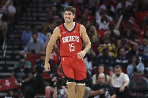 接球投三分命中率榜：謝潑德50%第3 八村塁47.1%第9 鮑威爾第10